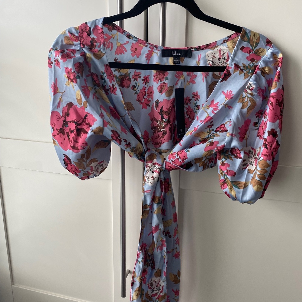 Amazing floral crop top!